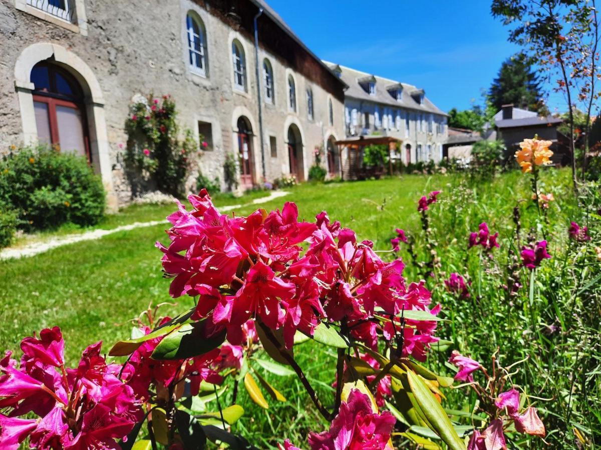Domaine Lou Castet Bed & Breakfast Tuzaguet Exterior photo