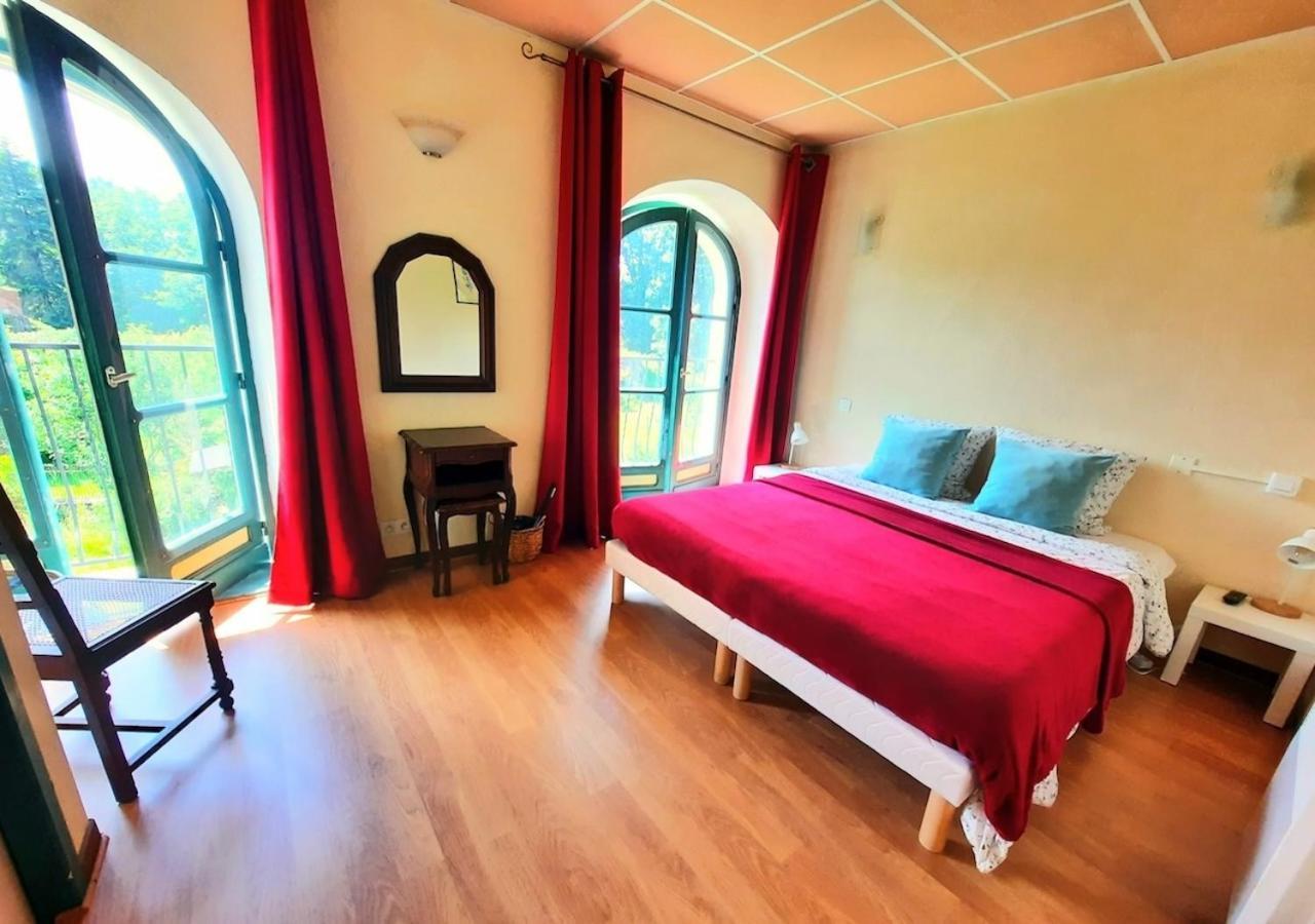 Domaine Lou Castet Bed & Breakfast Tuzaguet Exterior photo