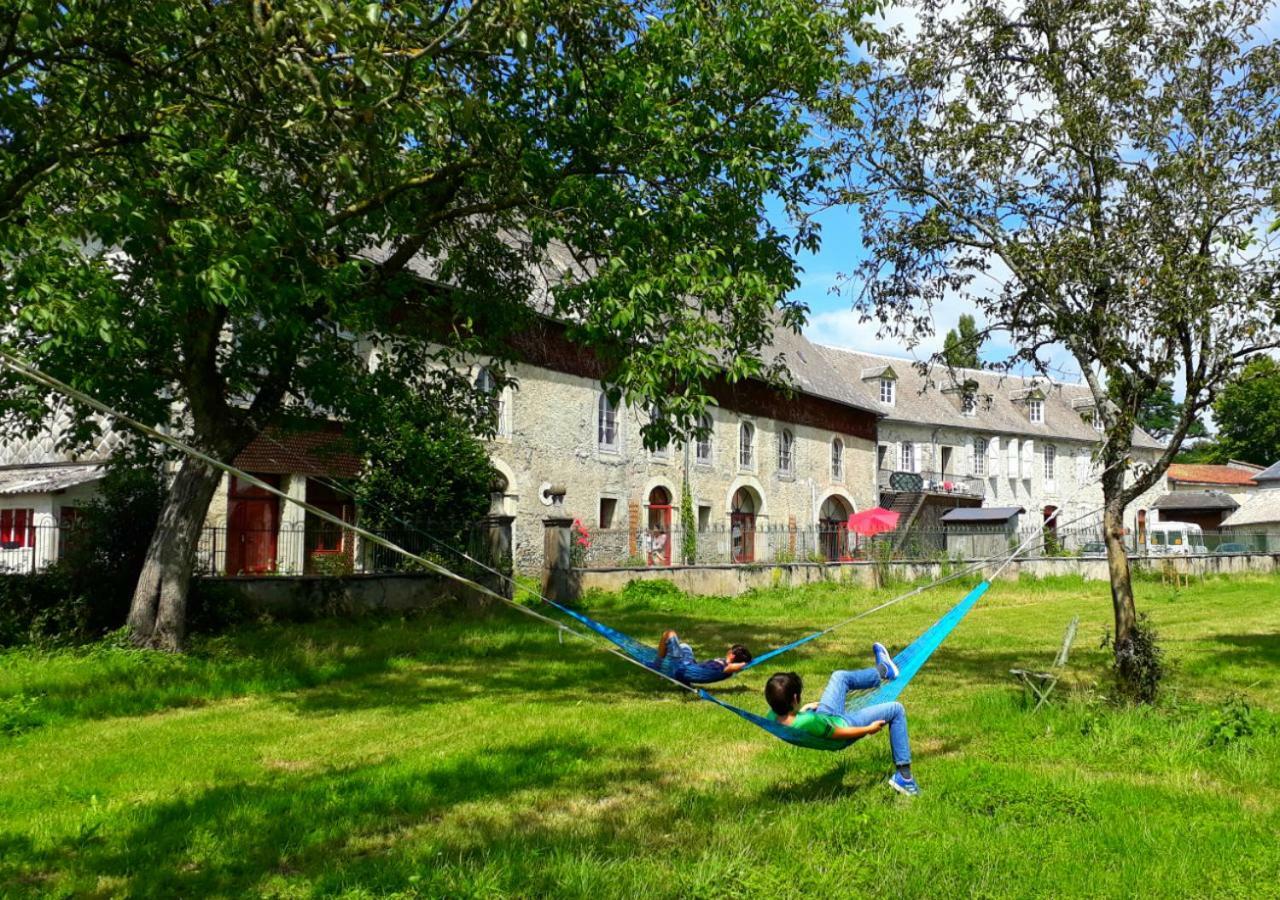 Domaine Lou Castet Bed & Breakfast Tuzaguet Exterior photo
