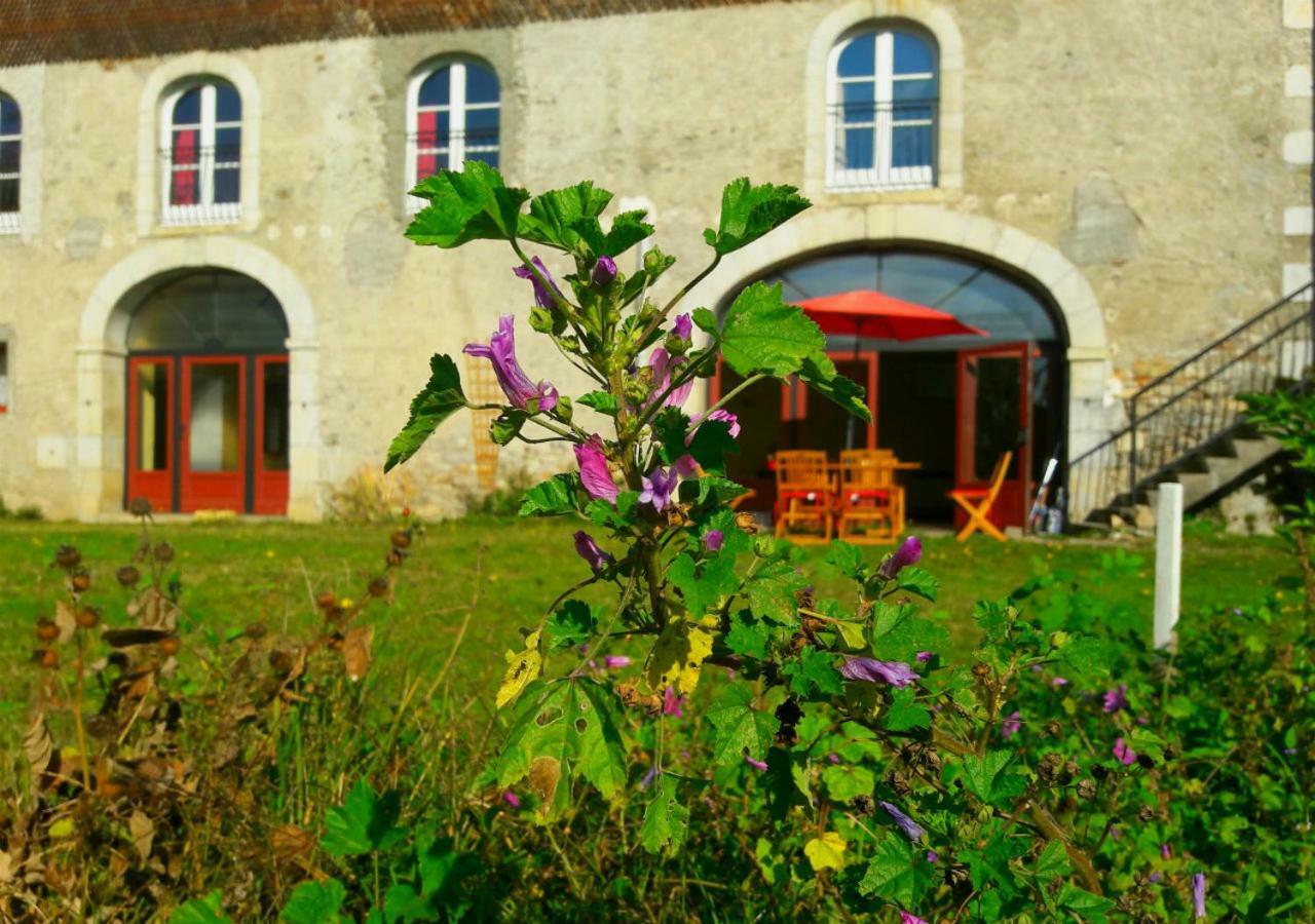 Domaine Lou Castet Bed & Breakfast Tuzaguet Exterior photo